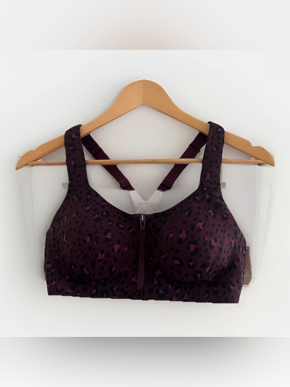 NWT Victoria Secret Knockout Front Zip Sports Bra 34D